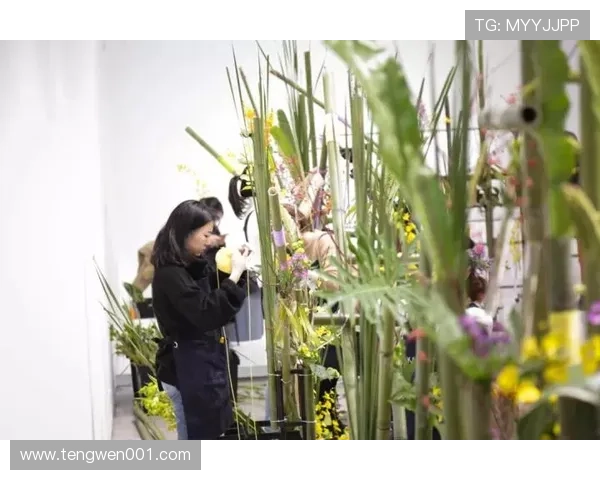 足球明星与花卉的奇妙邂逅探索他们的花艺世界与生活品味