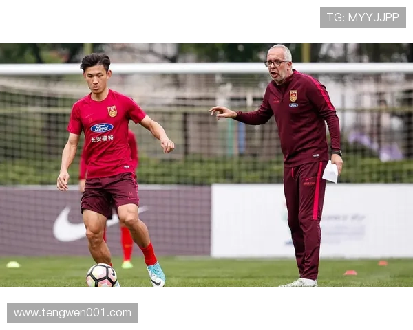 韩国足球明星因高烧缺席重要比赛球迷纷纷担忧其健康状况